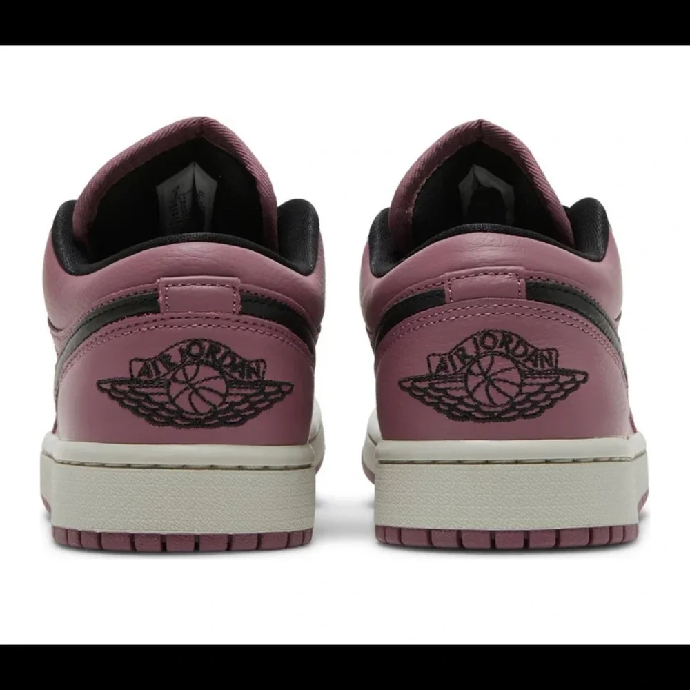 Women’s Air Jordan 1 Low - Picture 3 of 7